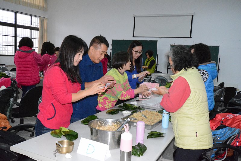 29大家一起包菜包.JPG