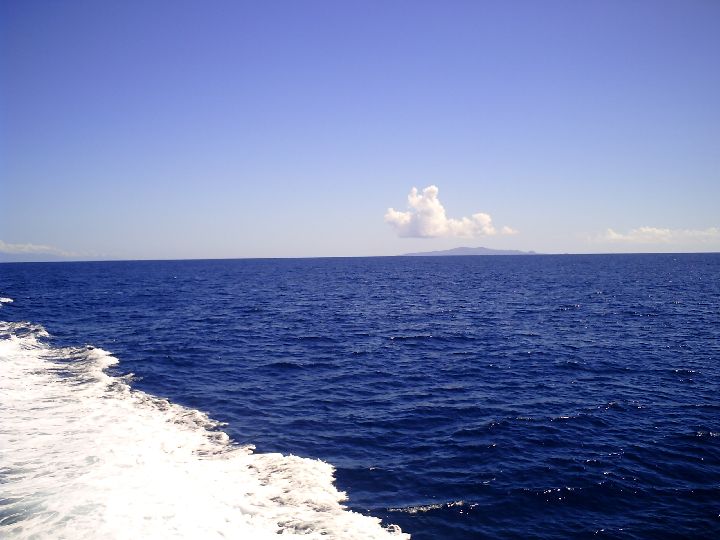 09.JPG - 09--遠遠的看見只有白雲相伴的綠島孤立海上