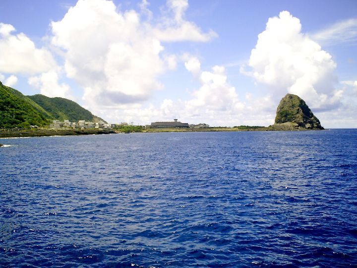 11.JPG - 11--再繞個彎我們的船就要開進蘭嶼開元港了