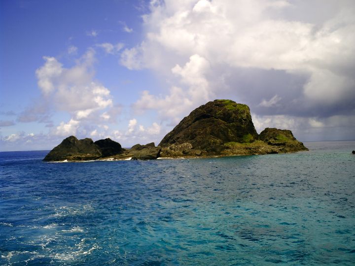 12.JPG - 12--蘭嶼開元港外的礁岩與藍天白雲湛藍海水
