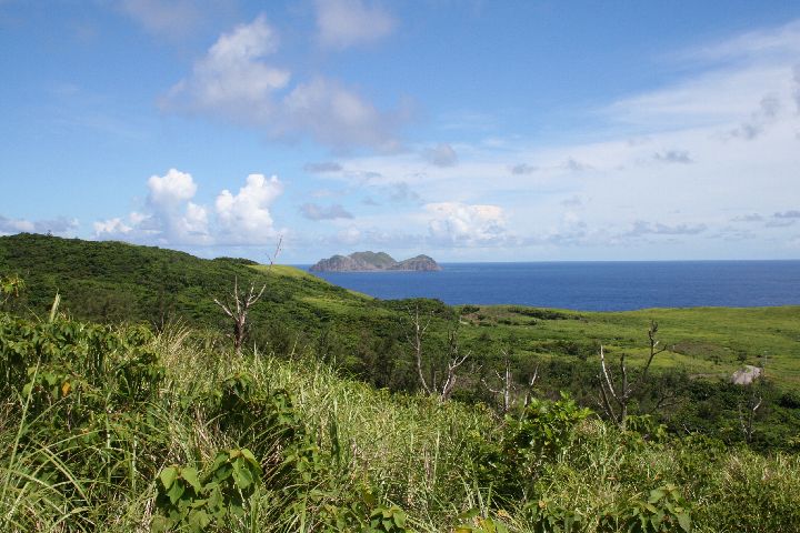 17.jpg - 17--往大天池途中休息俯看小蘭嶼與碧海藍天