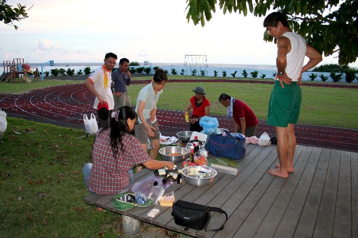 25.jpg - 25--回到了椰油國小校園開始準備今天的晚餐