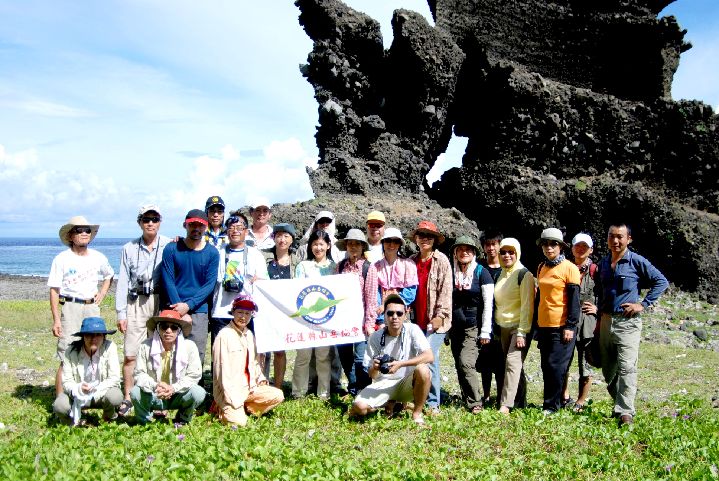 53.jpg - 53--騎著十二部摩托車頂著烈日展開環島行程