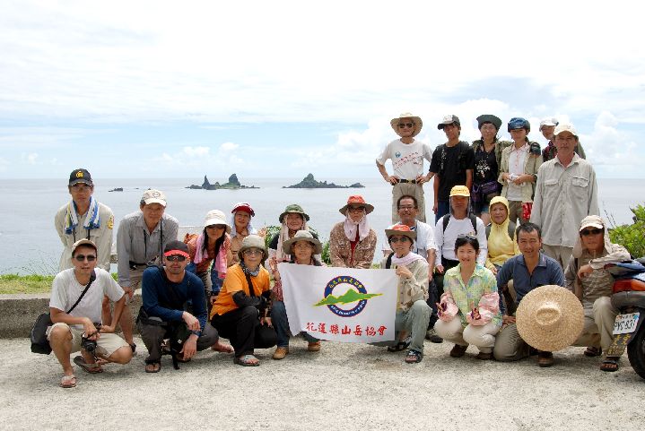 60.jpg - 60--赫赫有名的軍艦岩真的很像軍艦航行海上