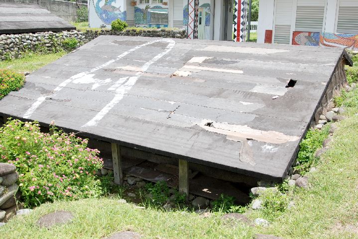 67.jpg - 67--涼亭旁蓋有一個野銀部落地下屋的樣品屋