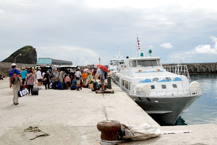 75.jpg - 75--收拾好背包前往開元港準備搭船返回台灣