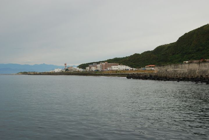 77.jpg - 77--回程船隻多停靠了綠島港讓部份旅客下船